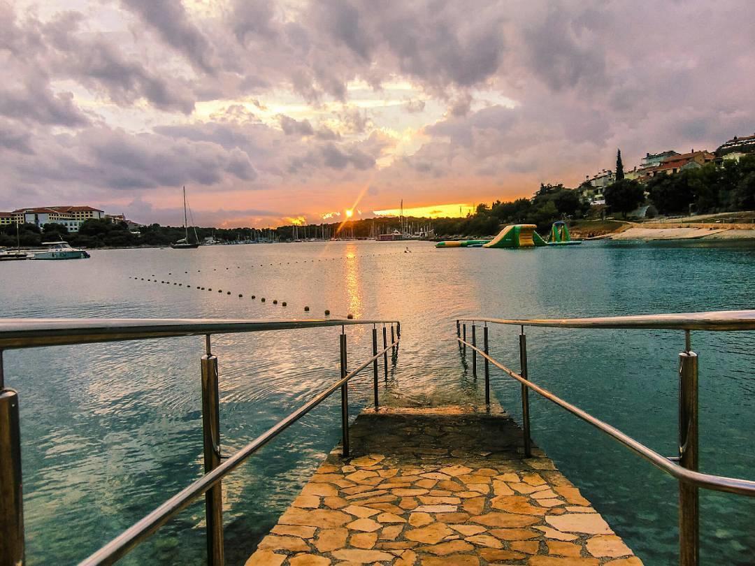Villa Andrea ペシュチャーナ・ウヴァラ エクステリア 写真